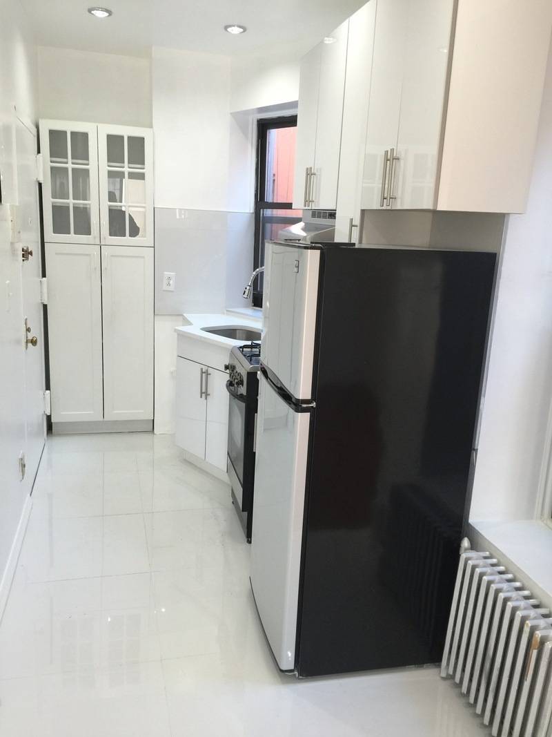 Recently renovated 1BR in the heart of Hell's Kitchen!!!