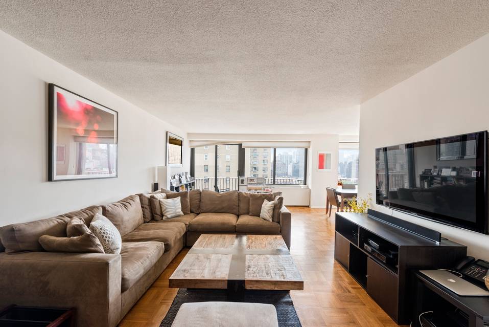 HIGHLY SOUGHT AFTER  ADAMS TOWER-LARGE 2 BED/2 BATH WITH BALCONY