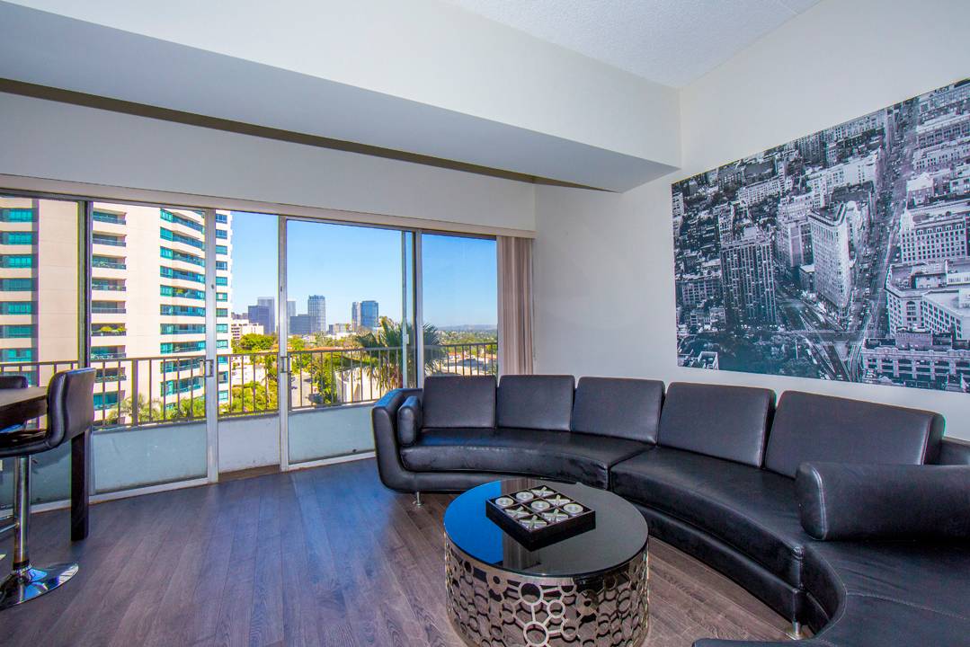 Gorgeous 1 Bed & 1 Bath Condo in Wilshire Regent for Lease!