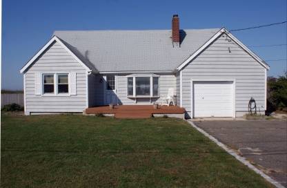 BEACHFRONT COTTAGE -TENNIS - PRIVATE DOCK