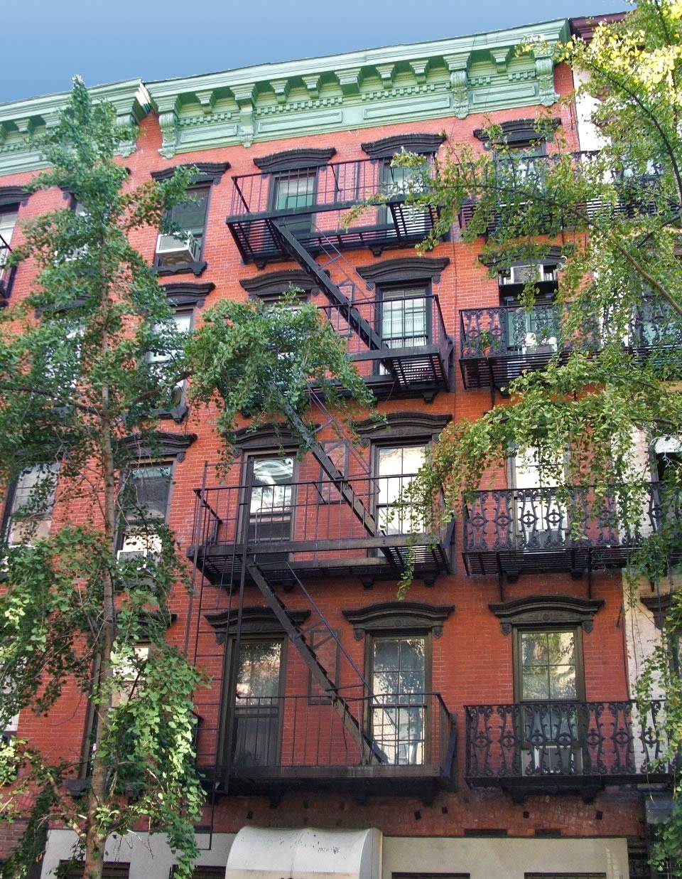 Large Studio Apartment.  Steps to EVERYTHING NYC HAS TO OFFER. Hell's Kitchen/ Midtown West.