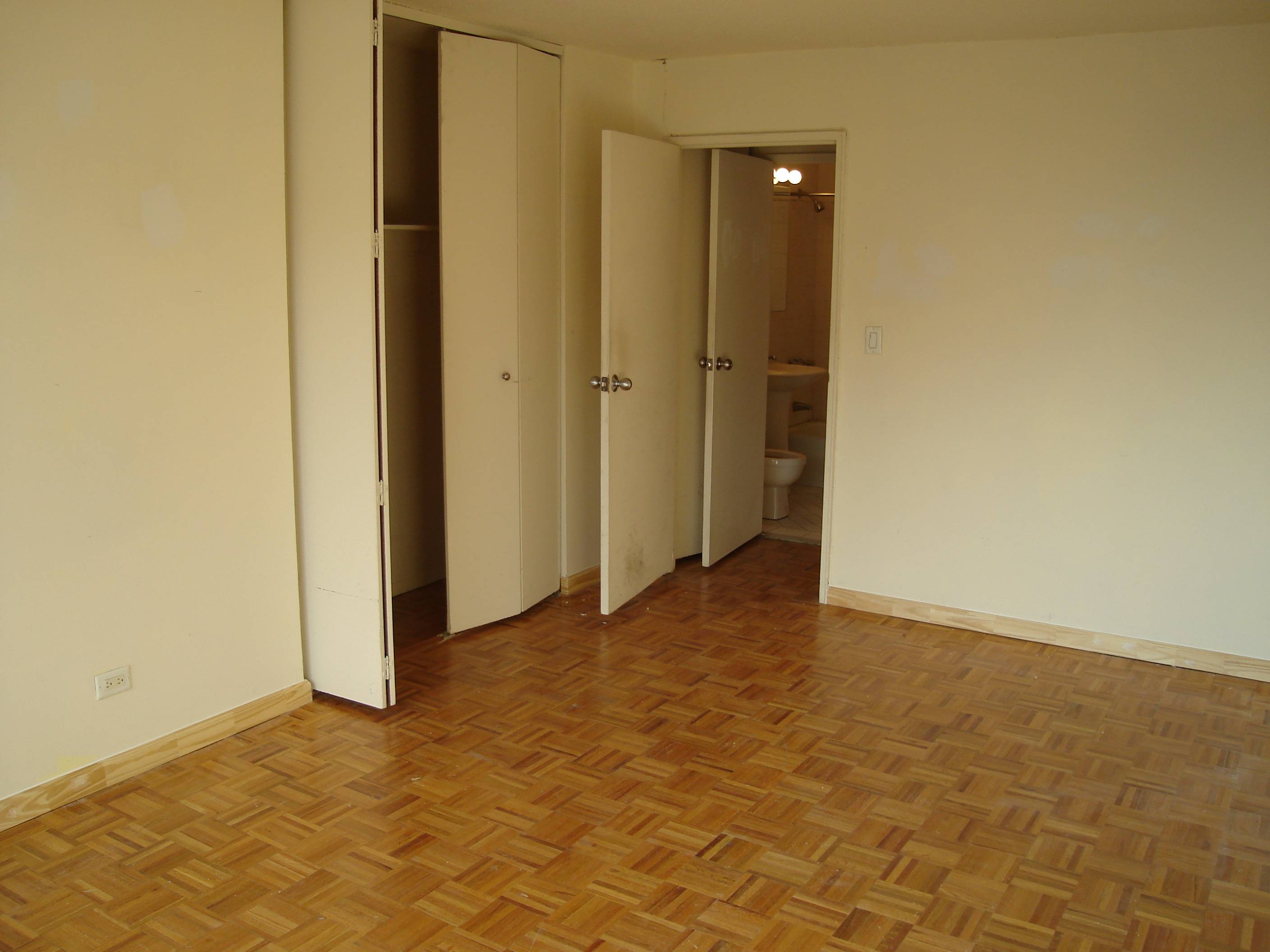 CONV2 IN MURRAY HILL - Under renovation!