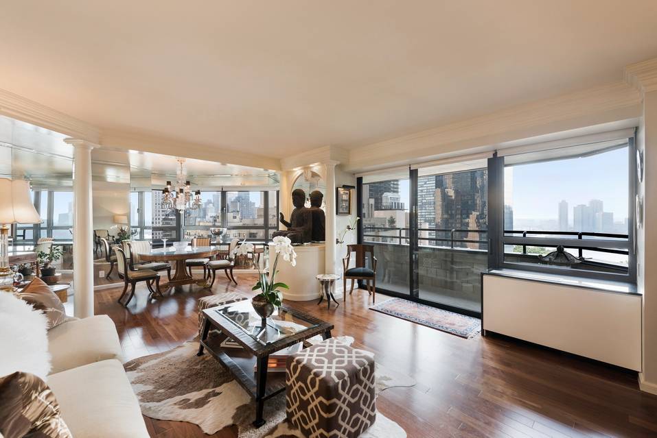 Newly Renovated 2 Bedroom with Unobstructed Skyline and River Views!