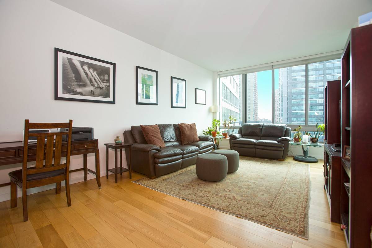 Exquisite 1 Bed/1Bath with a Private Balcony and Spectacular Direct City and Water Views!