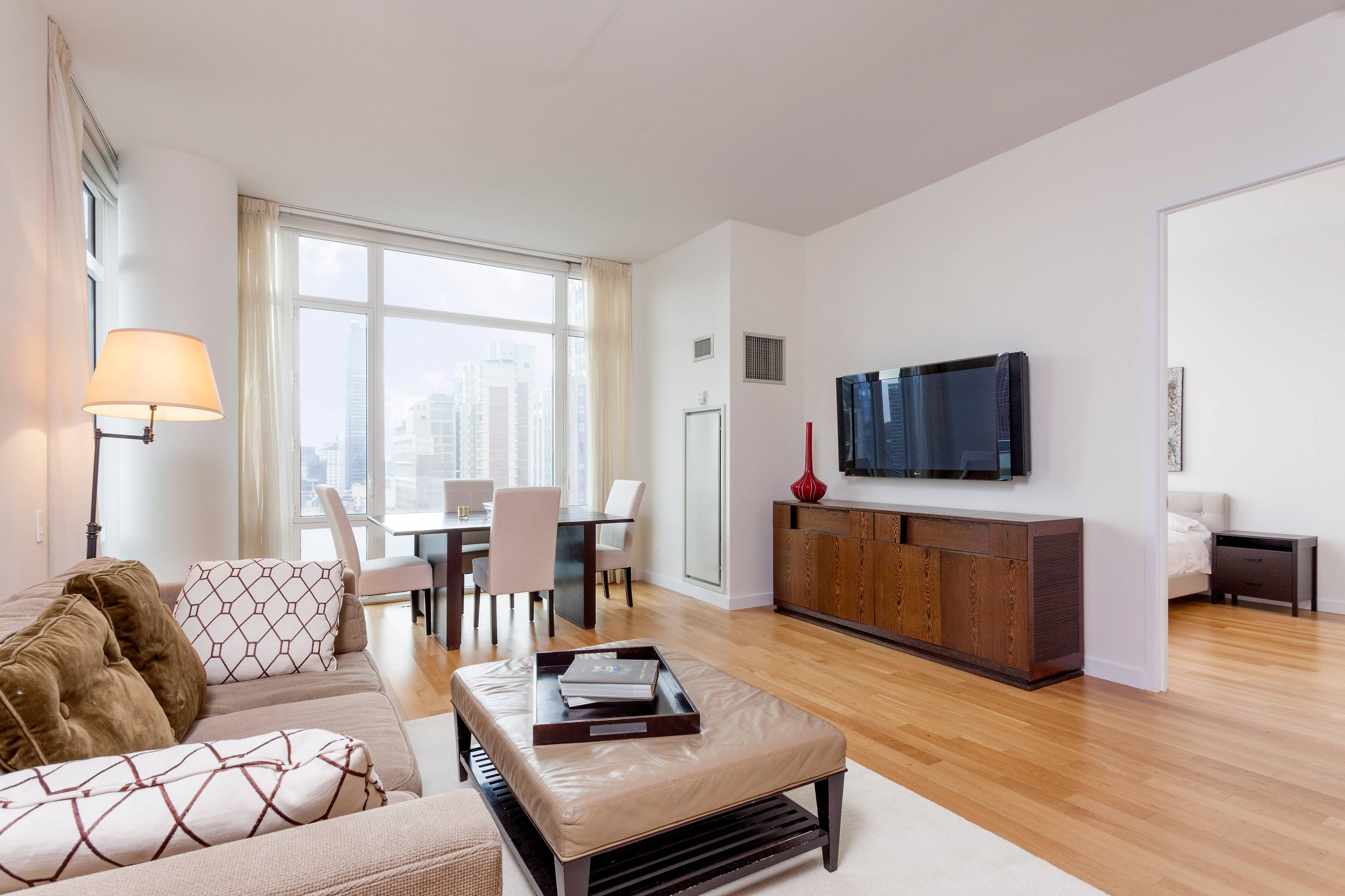 Geogeous Hi floor 3 Bed/3 bath Condo with terrace and views