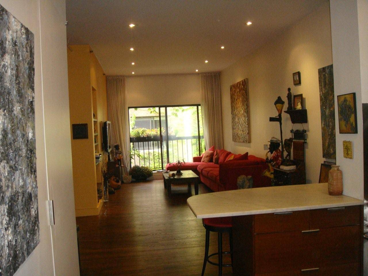 Stunning 960 square Feet Loft located on Broadway and 11th street