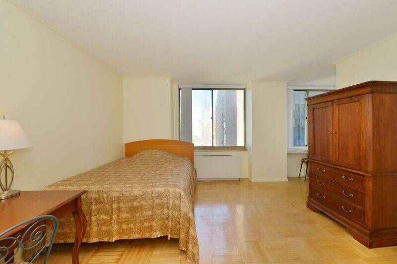 **Investors Dream** Studio Apt with Positive Cash flow!!  Amazing Amenities and Breathe Taking Views!!!