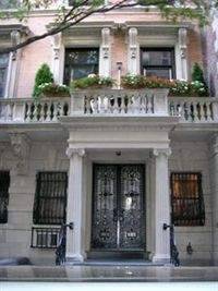 **TOWNHOUSE STUDIO APARTMENT ON UPPER EAST~SIDE FOR RENT**