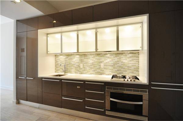 NO FEE! Beautiful high floor studio is available for immediate move in at 75 Wall Street luxury condominium!