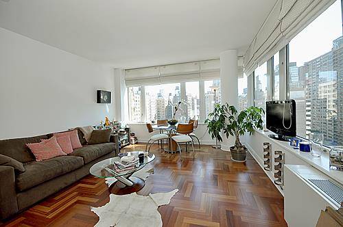 Huge Corner 1bedroom for rent at 220 Tump place