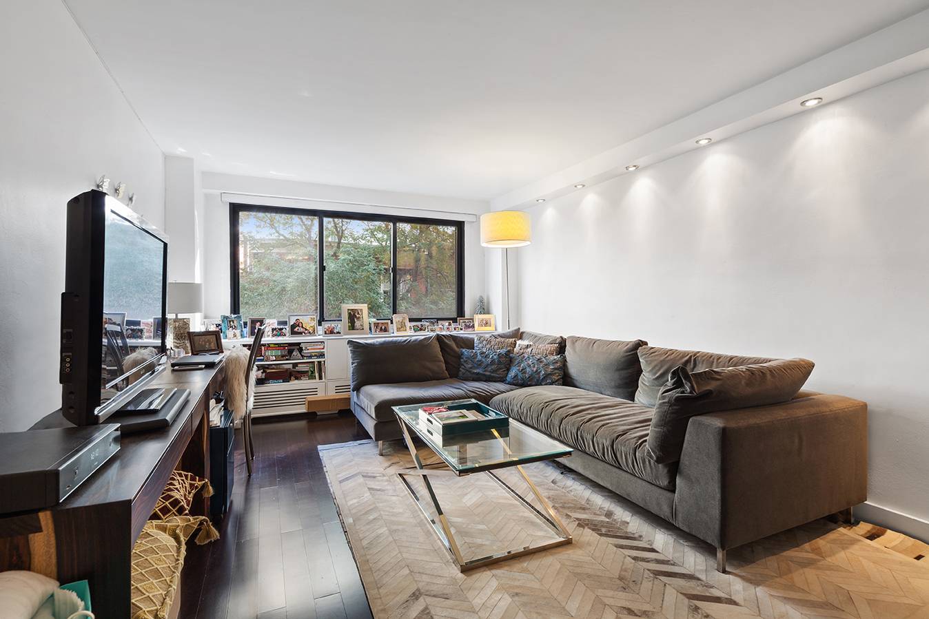 Renovated and spacious one bedroom at the Chelsea Lane