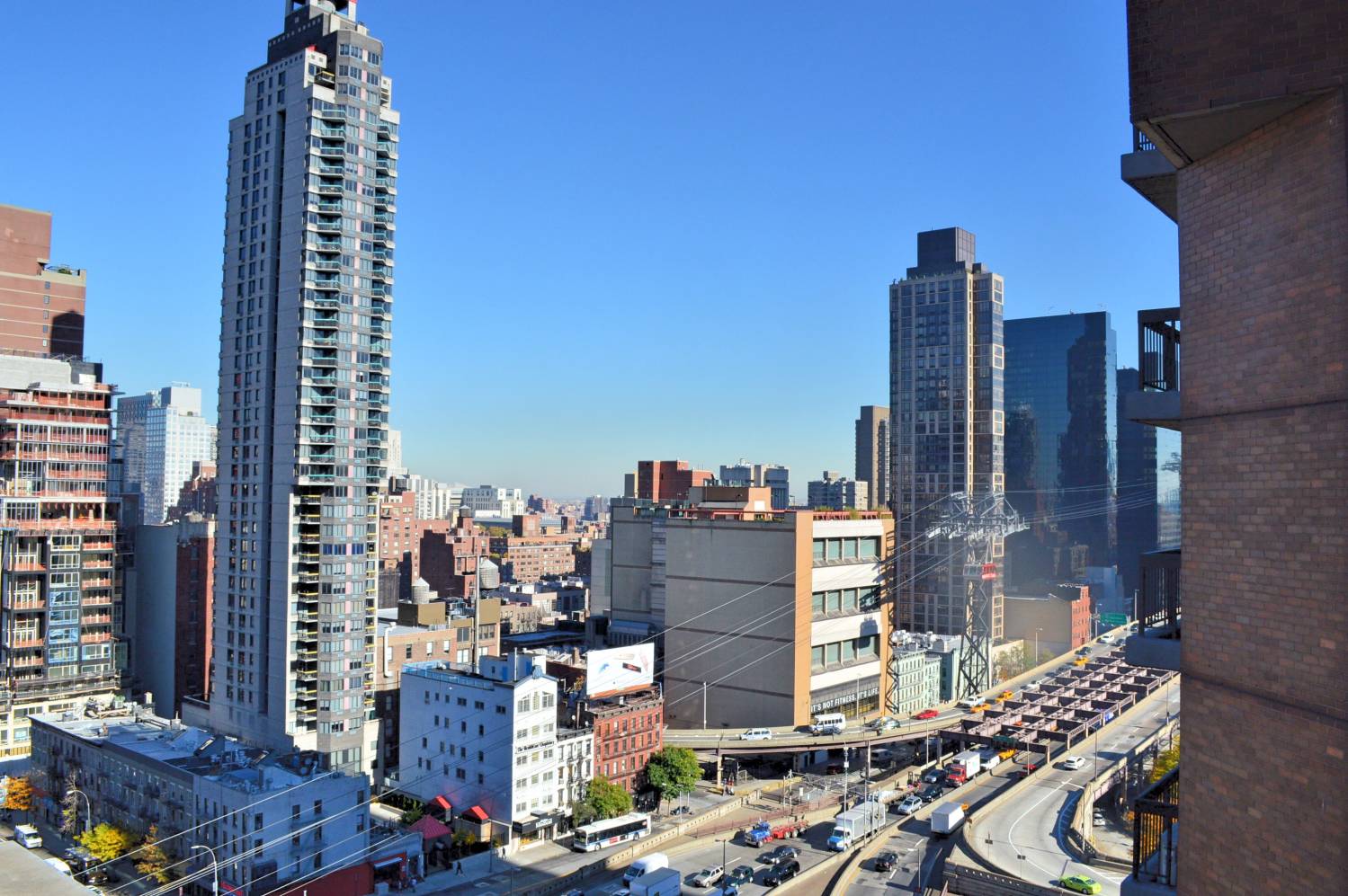 NO FEE & 1 MONTH FREE! Junior 4 / 1.5 Bathroom in Midtown East!