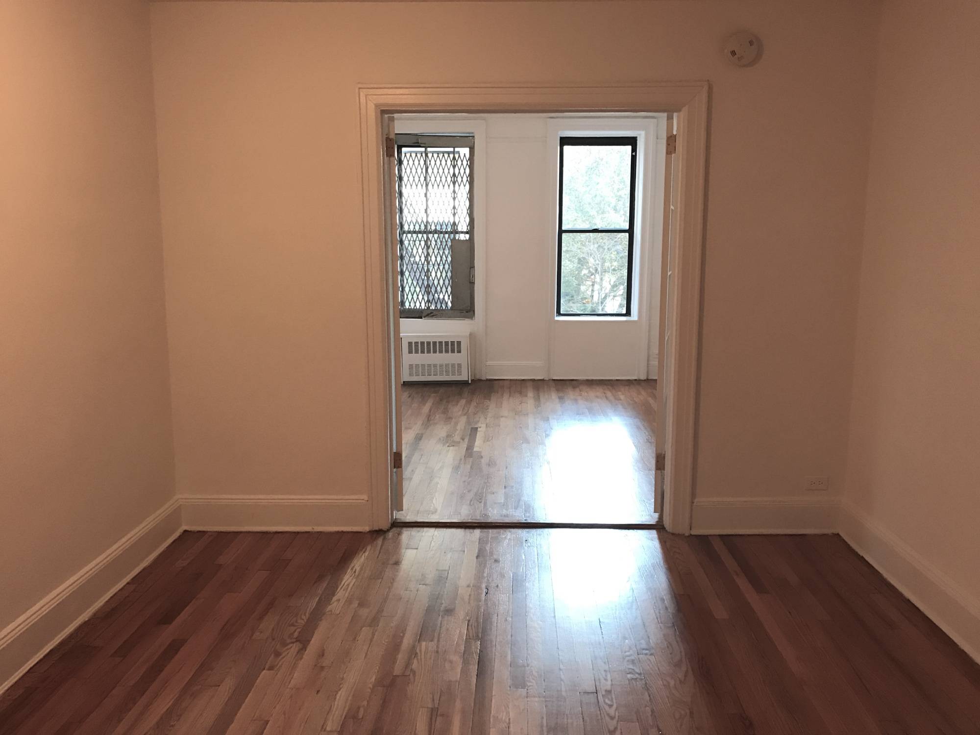 Upper East Side Walk Up real 1bd