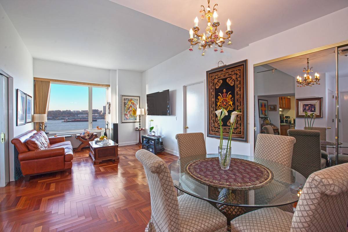 Loft-like 2bedroom / 2 bathroon W/Direct Hudson Views
