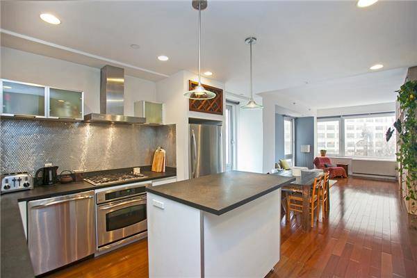 Modern 2BR/2Bths with Views & Amenities in Prime Long Island City