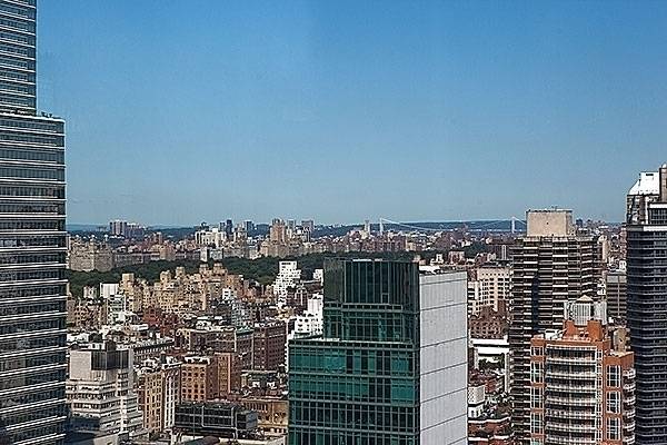3BR/3Bths in the Sky with Dramaic City and River Views @ The Capri