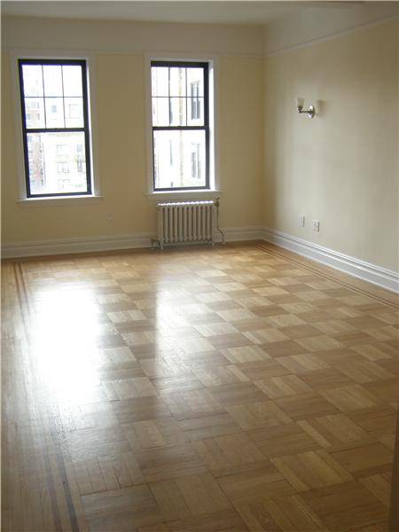 Elegant Pre-War Two Bed Room Right Off Park