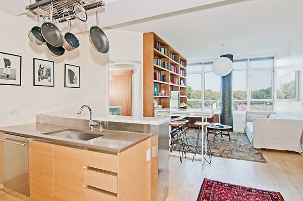 Spacious and Bright 1 Bedroom, Williamsburg