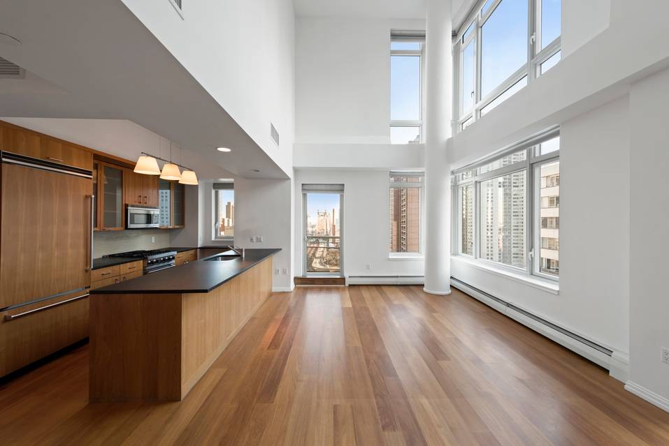 NO FEE 2 Bed with 20ft Ceilings at 205 E 59th Street!