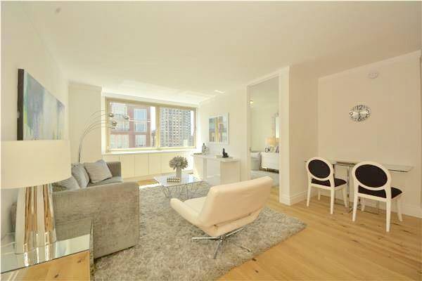 ★★★★★  HUGE Three Bed /2  Bath . East 86th. 24Hr Doorman, GREAT AMENETIES. FINEST QUALITY OF LIFE.