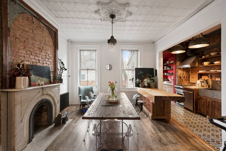 CLASSIC 20' TOWNHOUSE...ADORNED WITH HISTORIC DETAILS