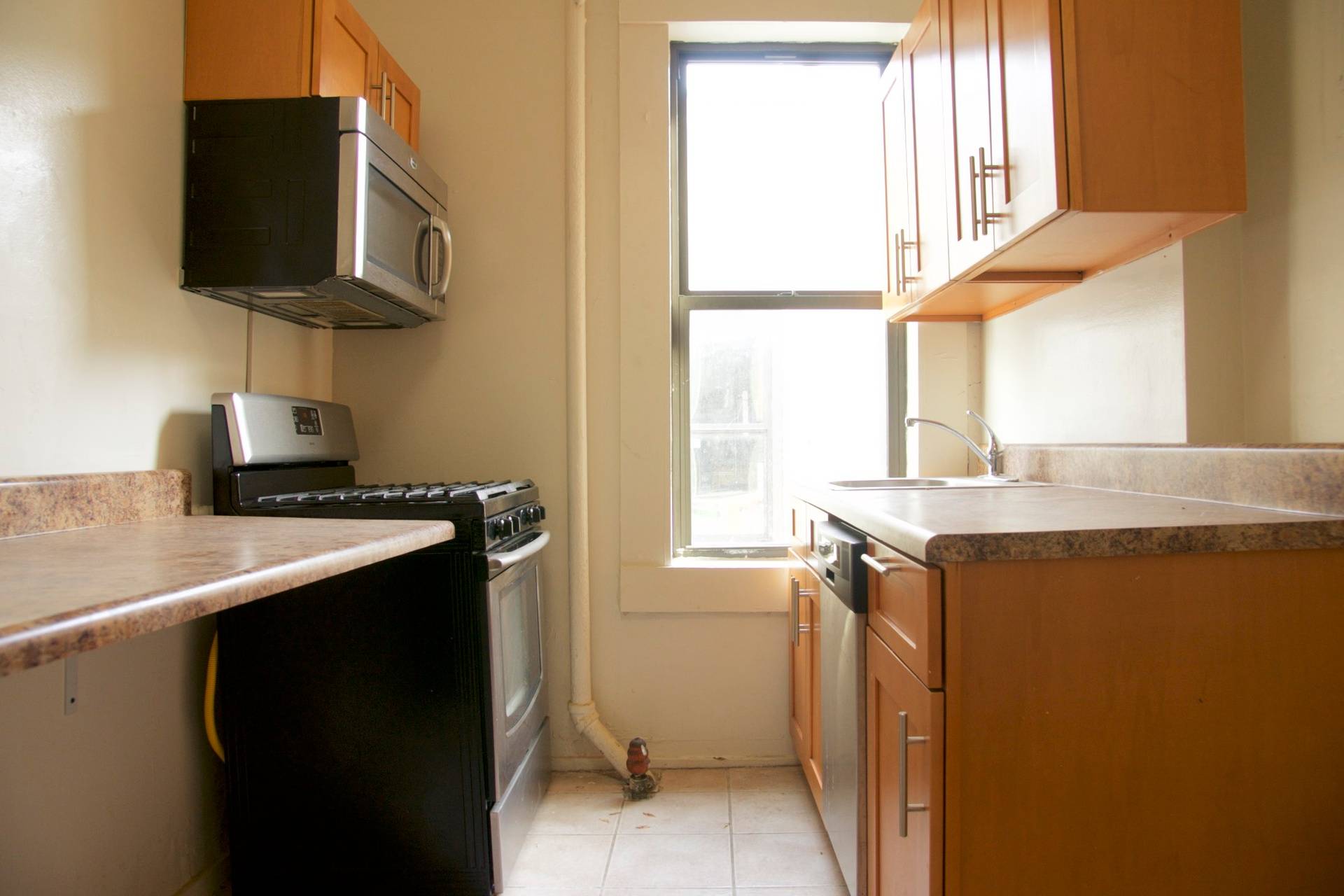 Top Floor 1 Bedroom/Converted Studio in Prime Cobble Hill