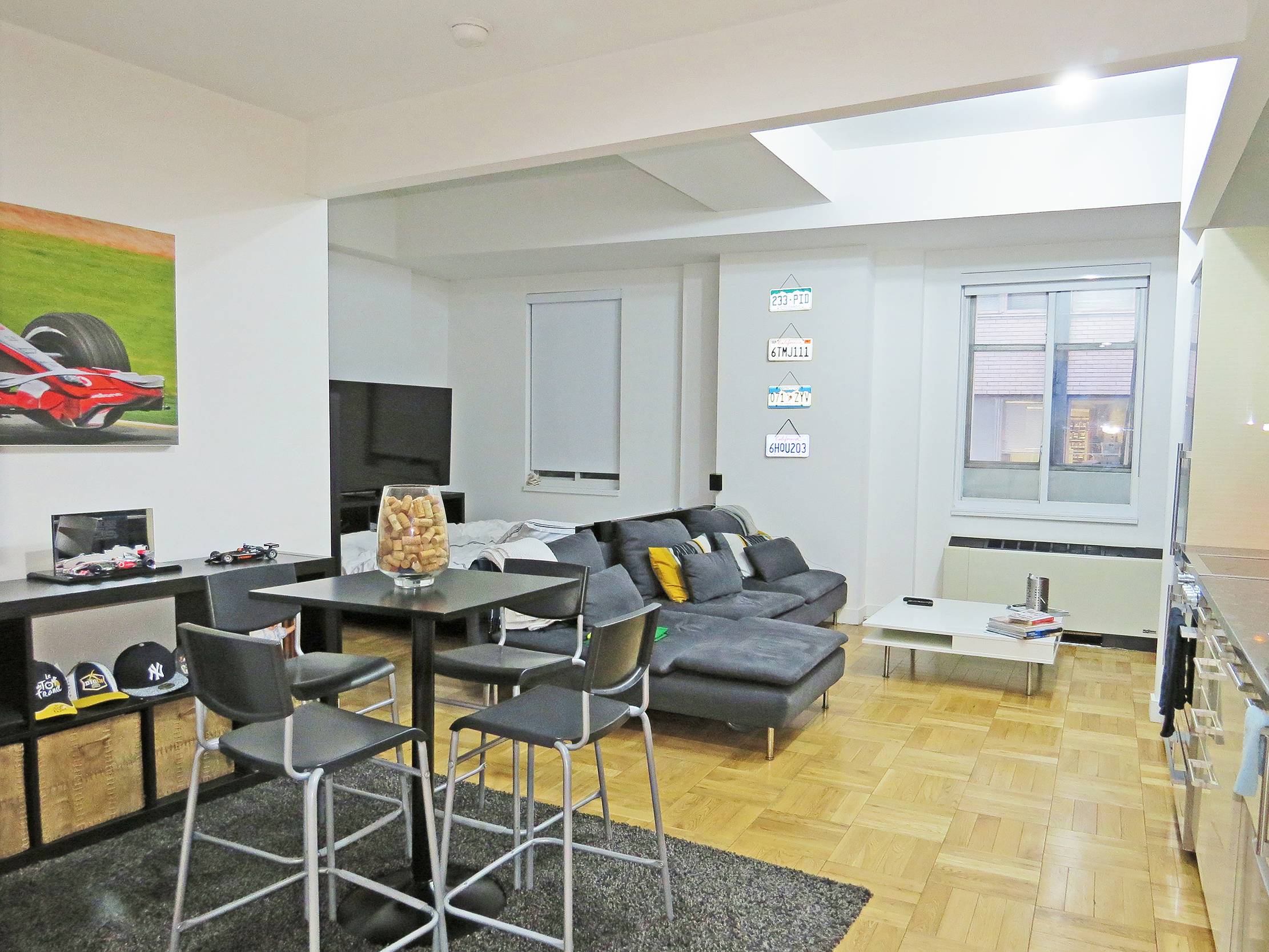 NO FEE: Financial District, Massive Studio, Lease Reassignment, Below Market Rate!!