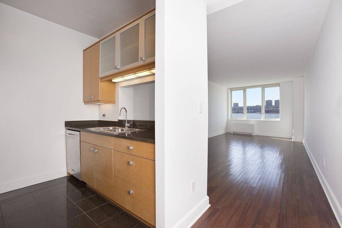 NO FEE! Beautiful River Facing One Bedroom Apartment at Trump Place!