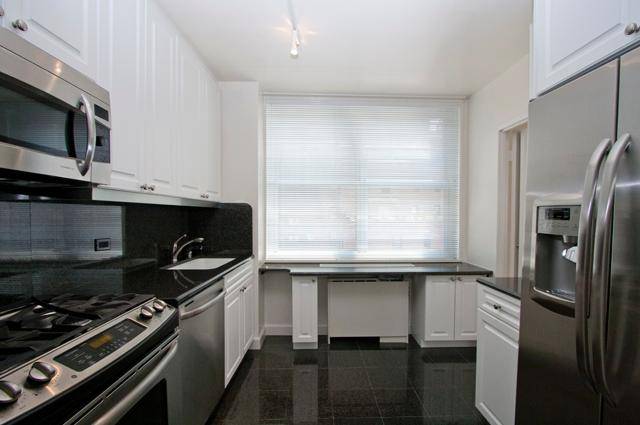 Midtown East Large 1 Bedroom 1.5 Bathrooms, Conv. 2, Full Service Luxury Building, WIC, Views, Pool, No Fee