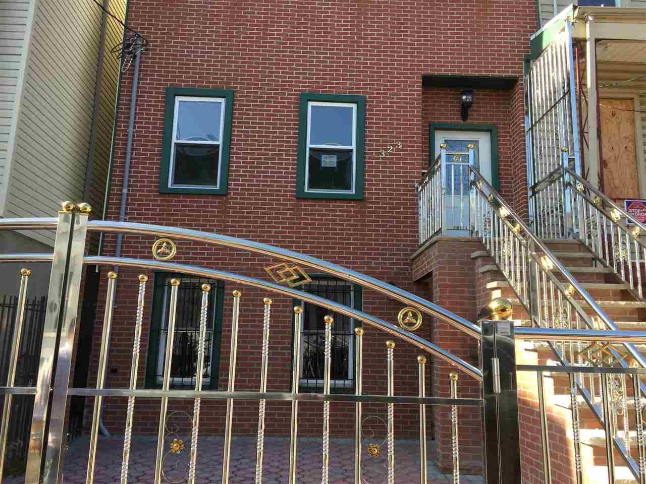 Newly renovated 2 bedrooms 1 bath apartment Granite counter top