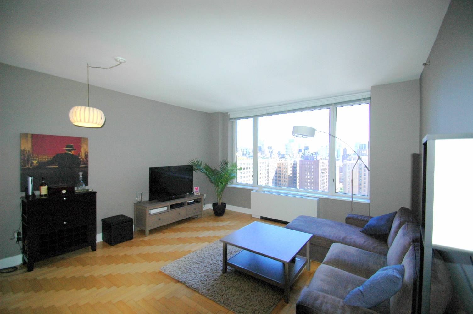 East Facing 1 Bedroom with Spectacular Open City Views & Walk In Closet!