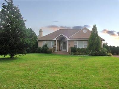 RENOVATED 3 BEDROOM POST MODERN WATER MILL NORTH