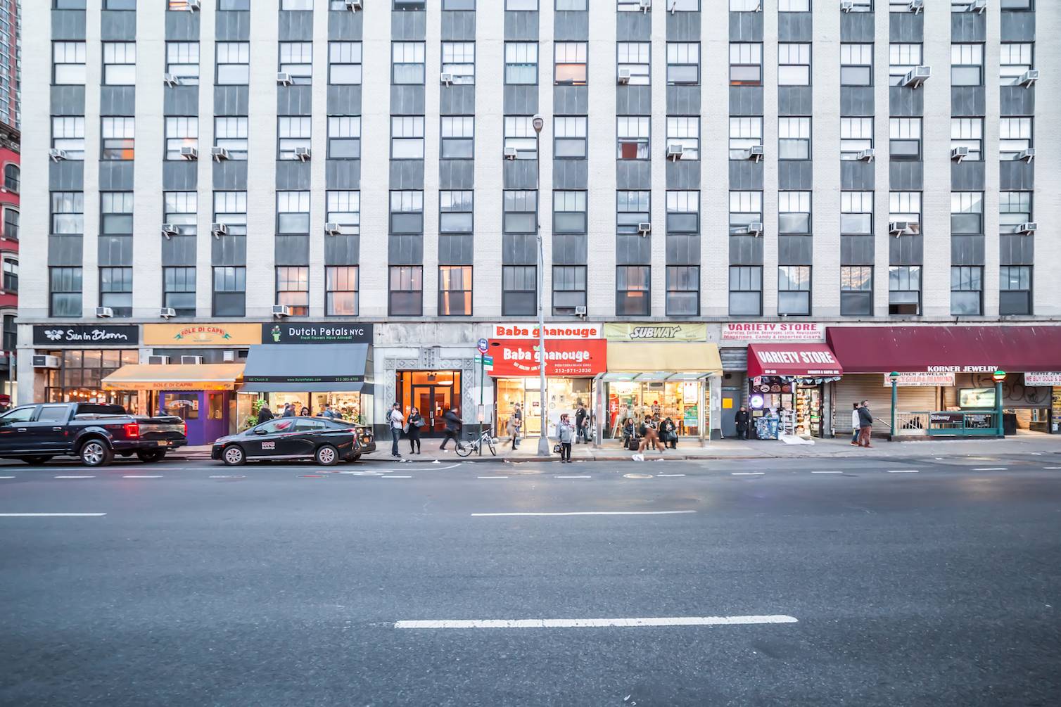 TriBeCa: Key Money - Restaurant Business For Sale on Heavy Foot + Vehicle Traffic Corridor