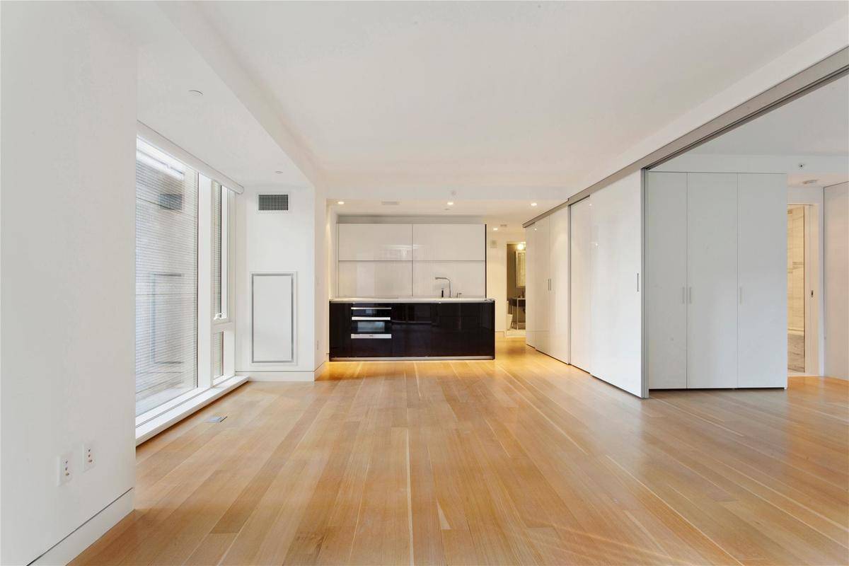 Midtown: 2 Bedroom  Centrally Located!