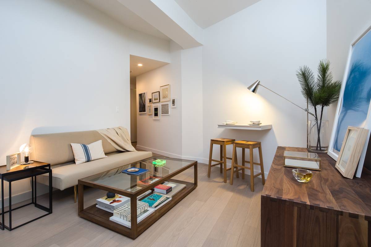 FIDI - 1 BD/1BR located in Historical Hi Rise - NO FEE!