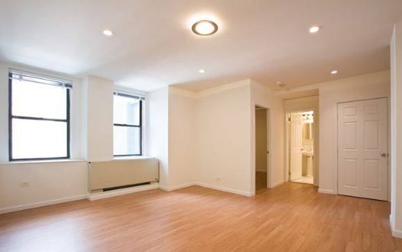 MIDTOWN WEST - 1 Bedroom 1 Bathroom, 24-Hour Concierge, Private Rooftop Sundeck with Free Wifi, Fitness Center, On-Site Dry Cleaning Services and Laundry Room, Close to Iconic Empire St Building and Trains - 1 Month Free - No Fee!
