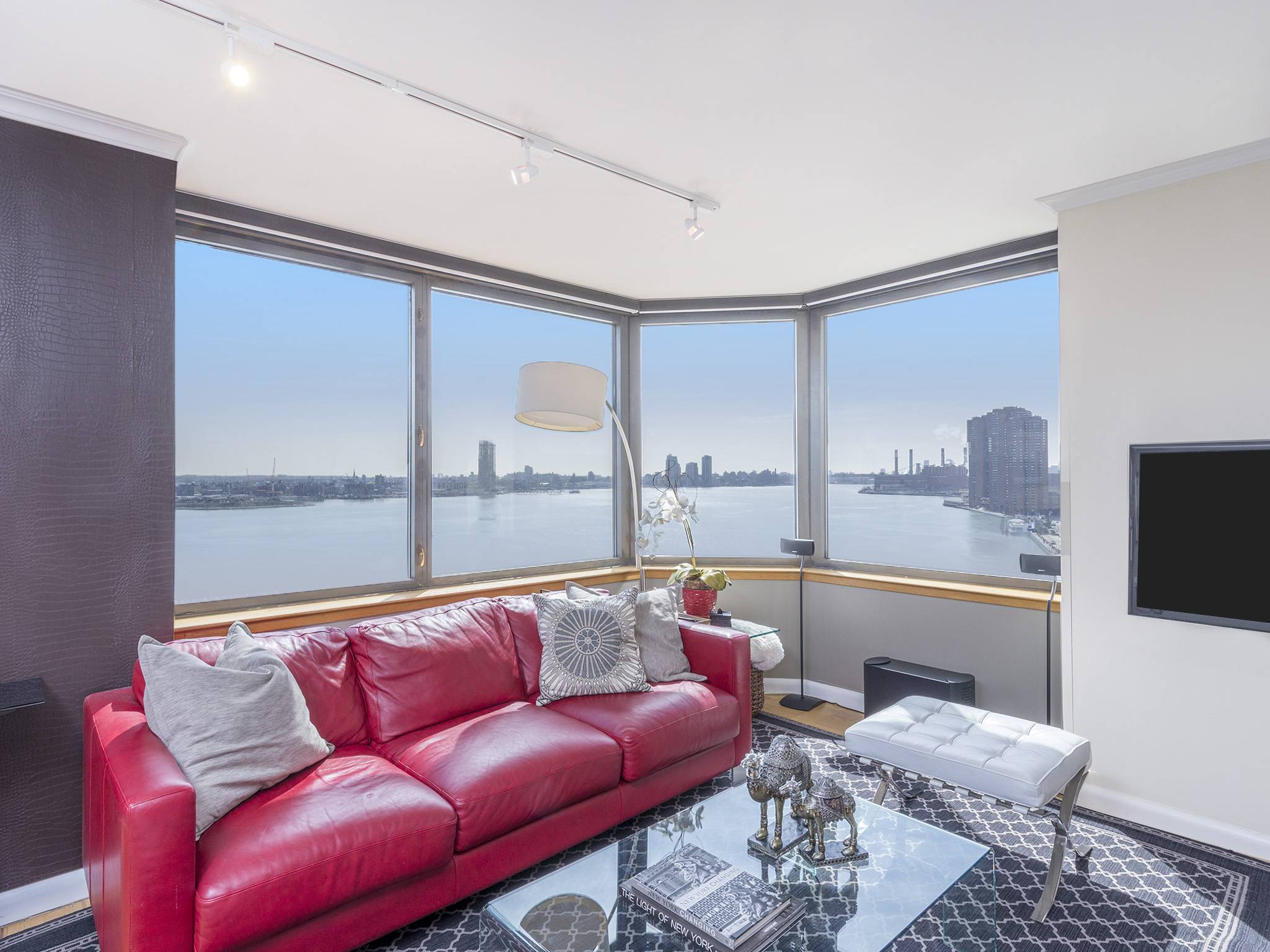 No Fee - Splendid 2BR w/ Stunning River Views - Full Service Building