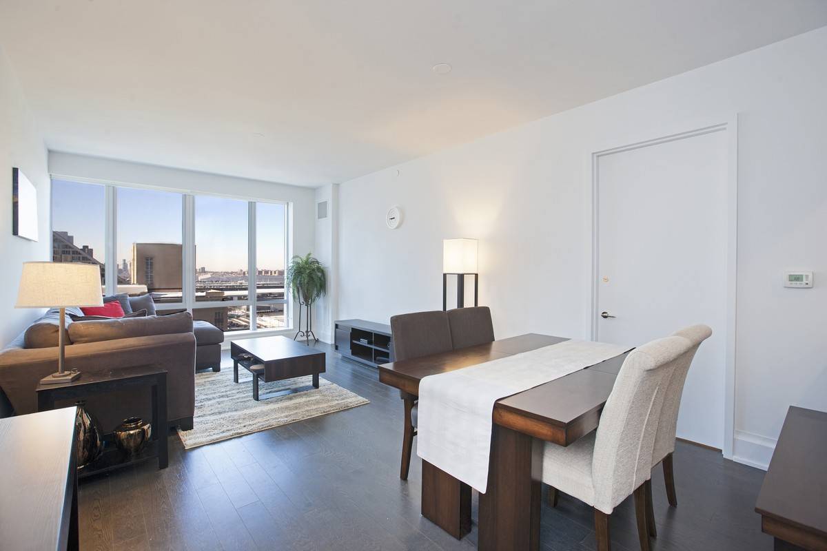 Bright  2 Bedroom at One Riverside Park!