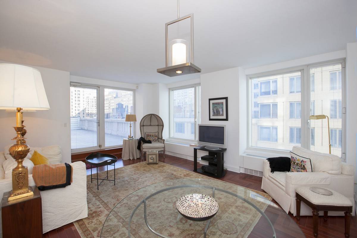 Sprawling 1 Bedroom with 1 1/2 Baths with Three Exposures at The Heritage at Trump Place!
