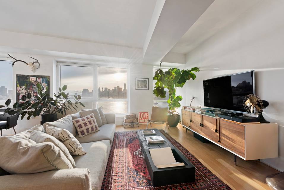 2 bed/2 bath condo unit with striking waterfront views