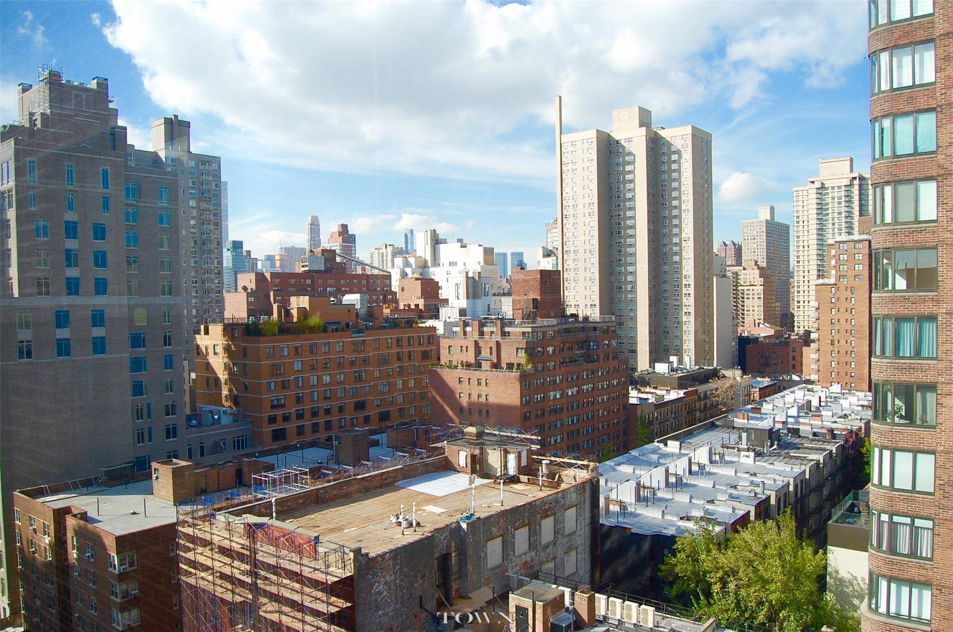 HIGH FLOOR JR-4 AT THE EXCLUSIVE 55 EAST END AVENUE