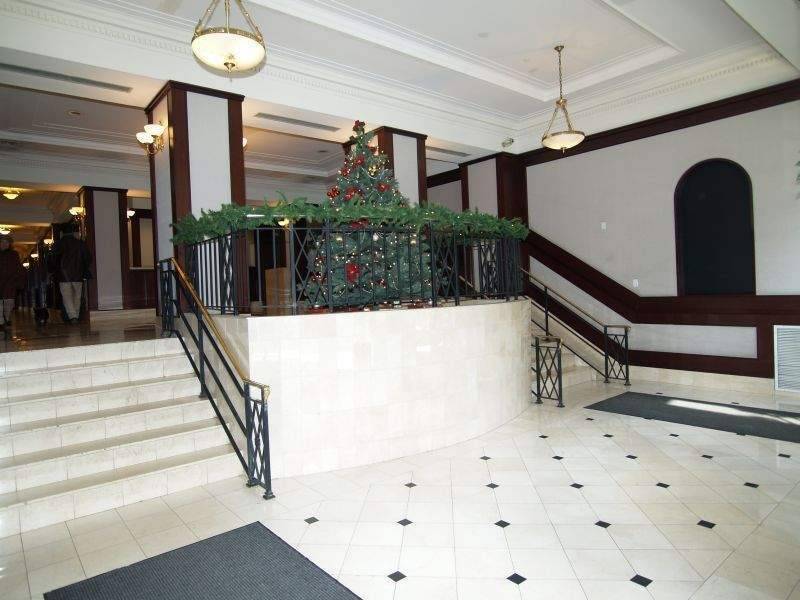 EXHILERATING Views, plus SAUNA in 1BD Luxury Hi-Rise in FiDi!
