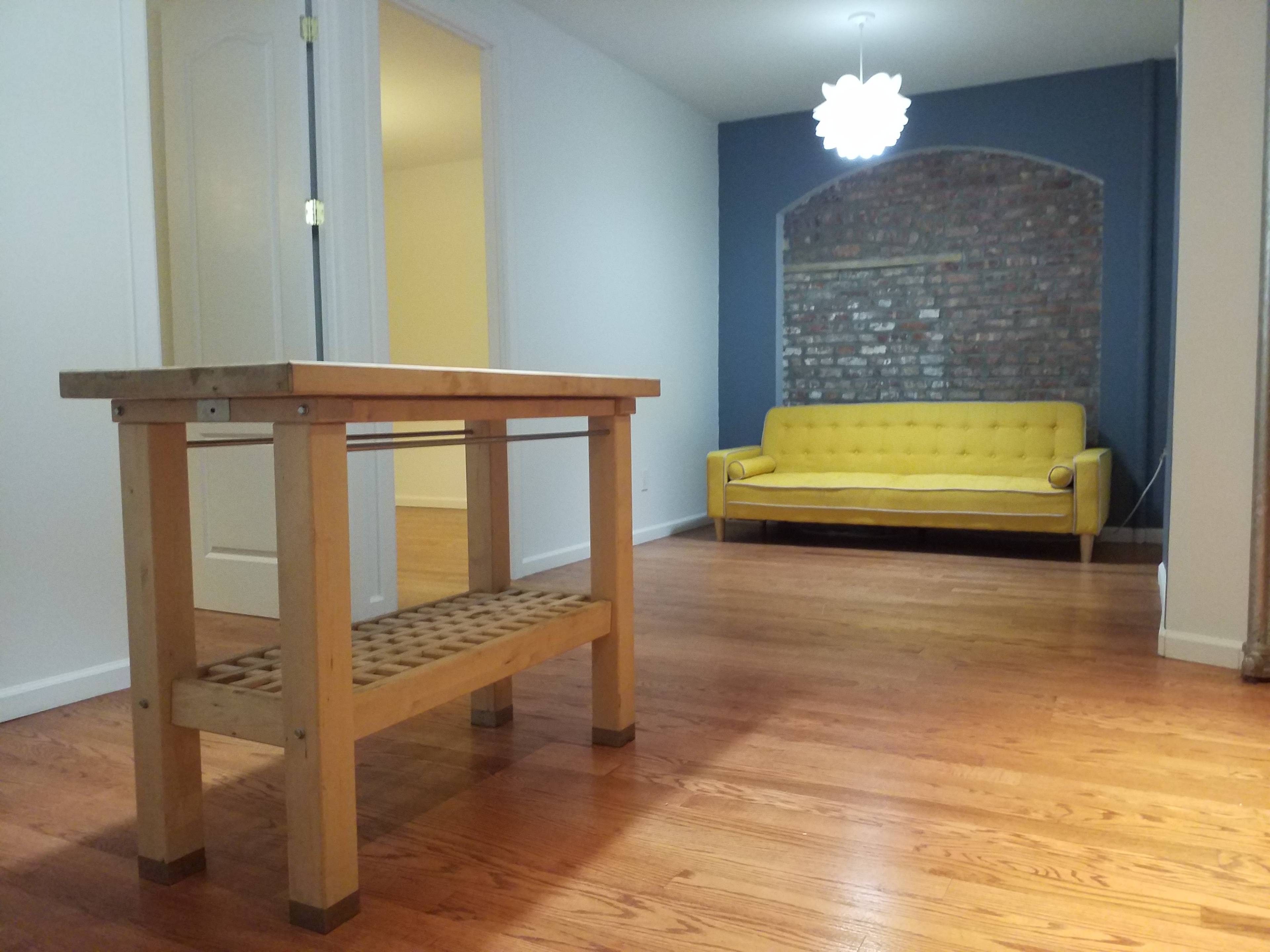 Stunning 2 Bedroom w/Dining and Living Room - 2 Blocks to Trader Joe's