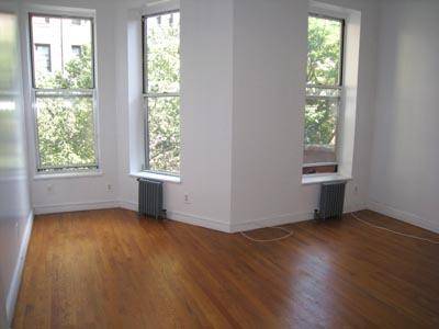 Upper West Side LARGE One Bed! Beautiful townhouse, full floor apt with separate dinning room, 1.5 baths, tree lined street! Near Central Park, Zabars, Natural History Museum!