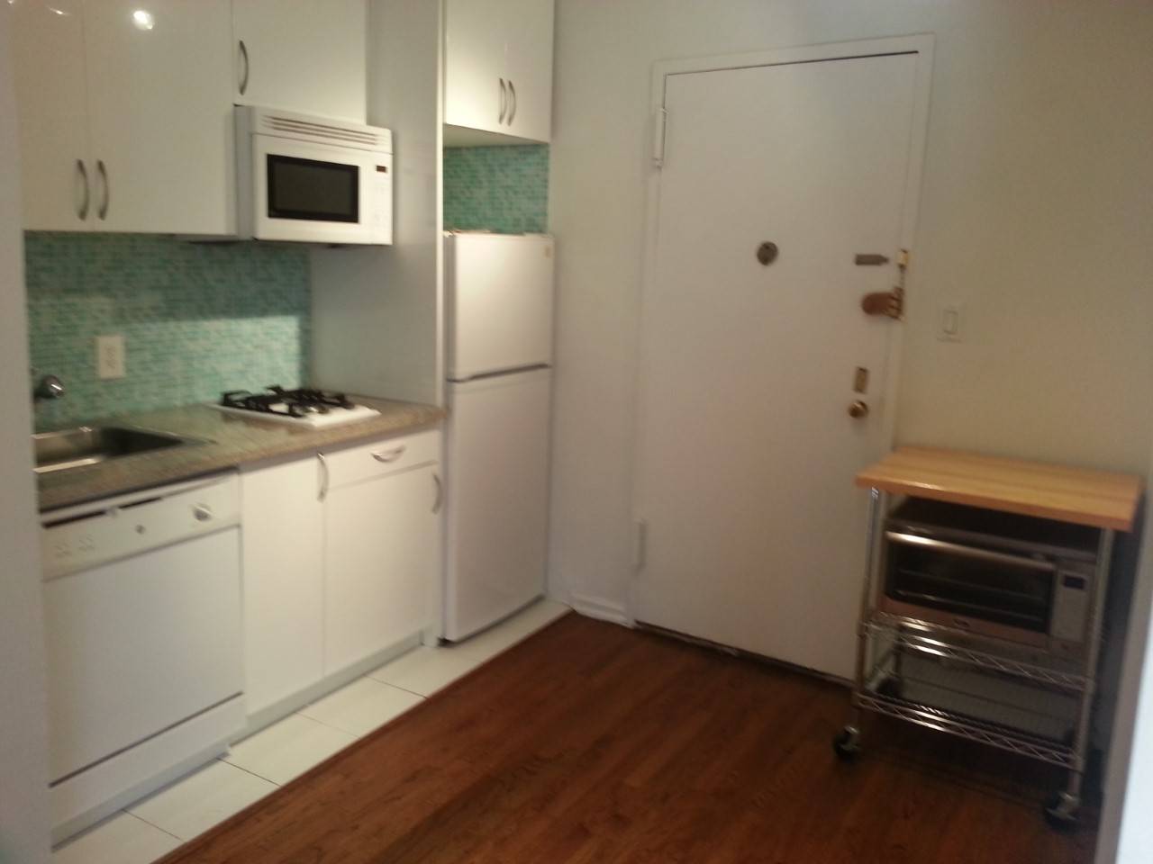 Huge Renovated Quiet & Bright Studio W Roof Deck and Garage near 2nd Ave Subway