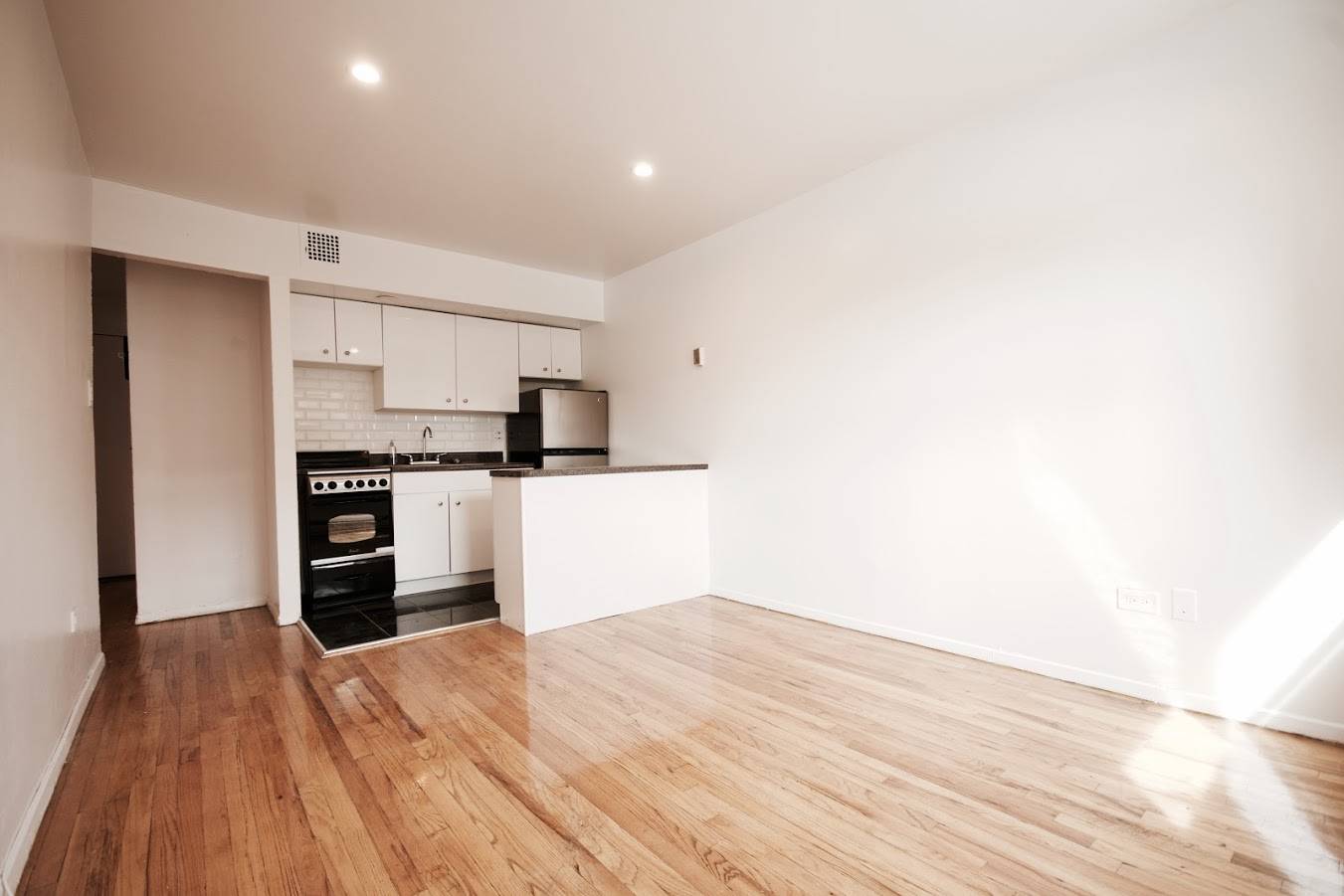 STUPENDOUS 1BR IN AN ELEVATOR BUILDING, RIGHT OF ASTORIA PARK SOUTH