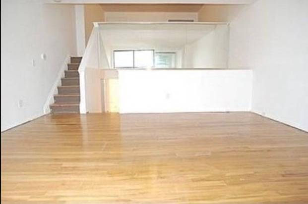 $2,395 Midtown East Apartment, Updated Kitchen, TRIPLEX!!!
