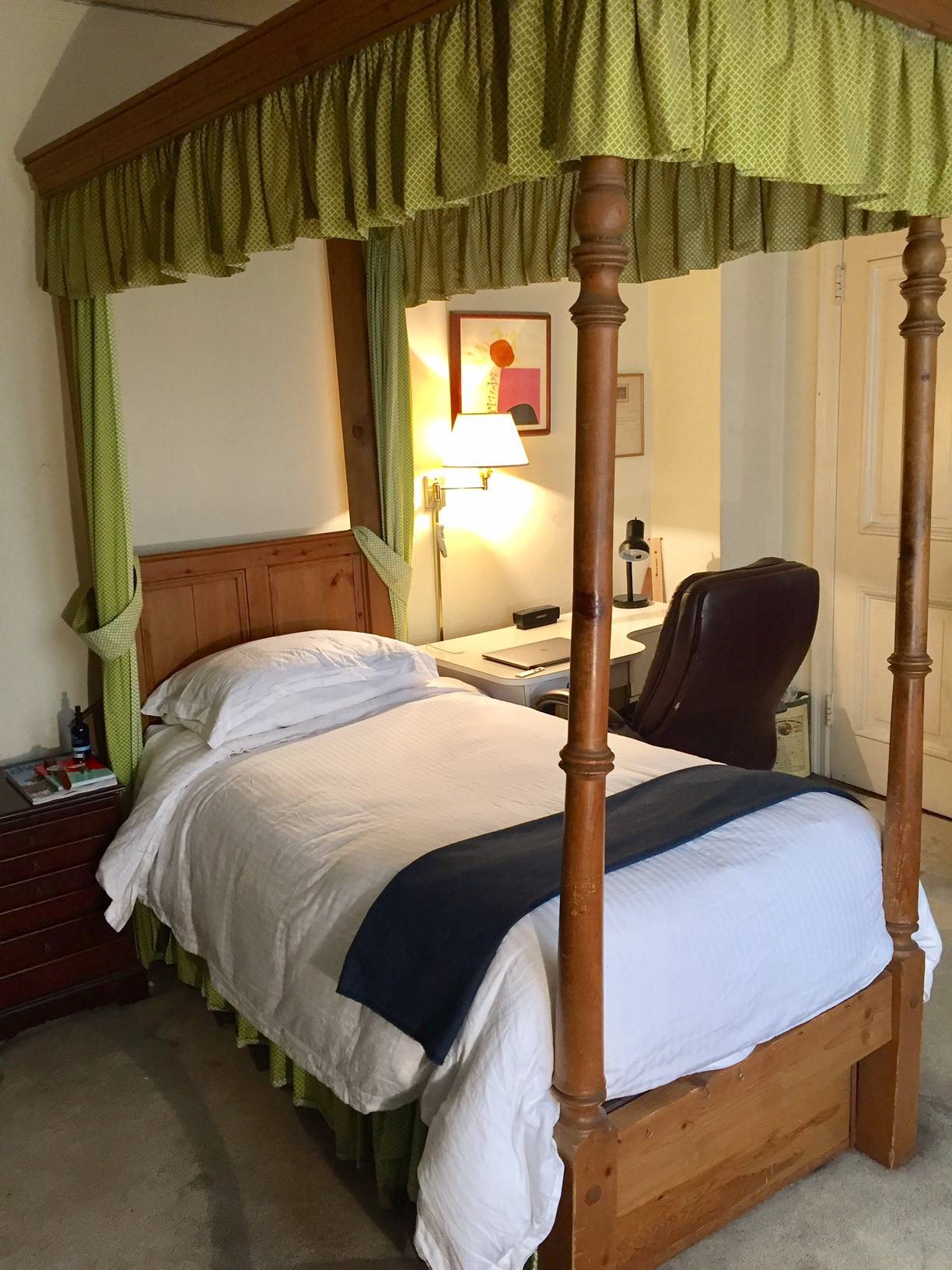 **SHARE ** Room For Rent ** Available October 1  2018 **50 E.72 st** BEDROOM WITH BATH IN SUITE**
