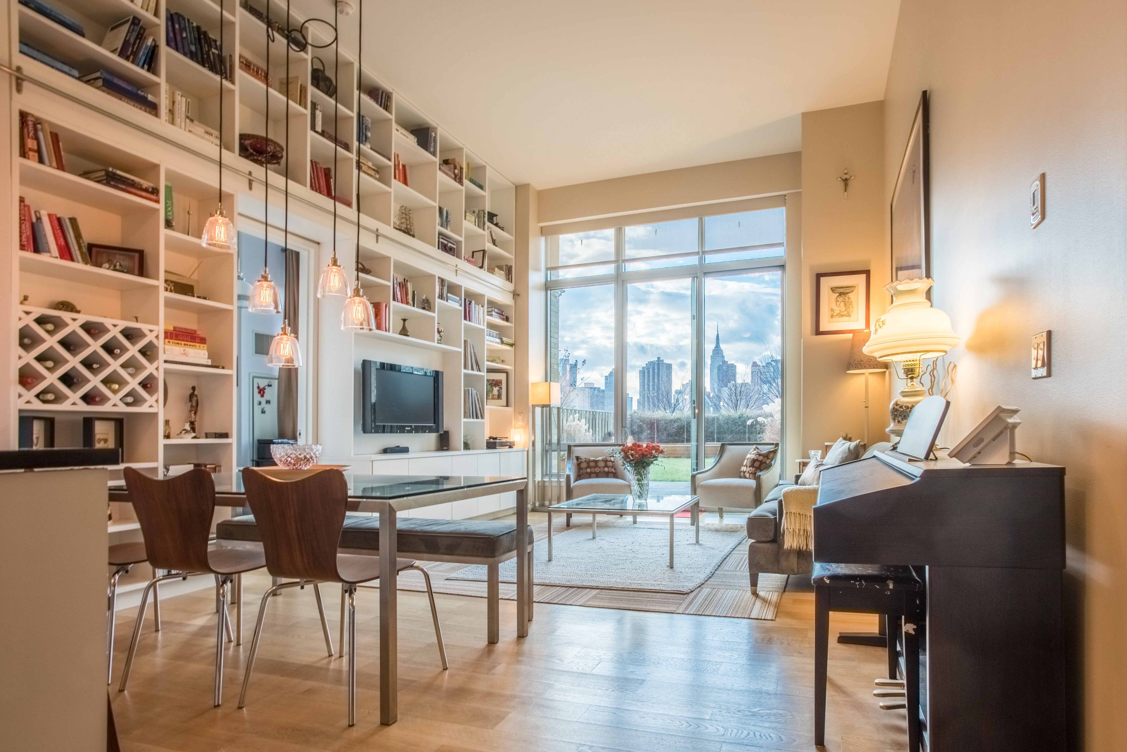 Grand 2 bed/2 bath with enormous 1,550 sq ft of private outdoor space