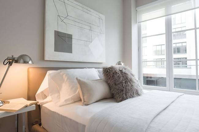 NO FEE!! REMARKABLE STUDIO LARGE WINDOWS HUDSON RIVER VIEWS MIDTOWN WEST!!